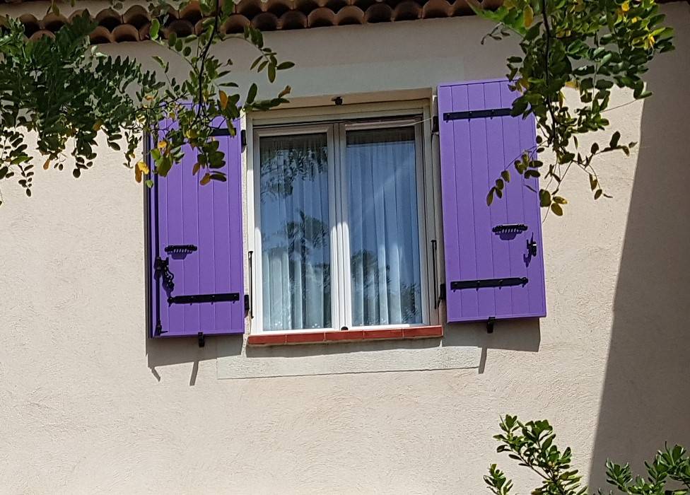 AZUR WINDOW TRETS - volets battants aluminium violets.jpg