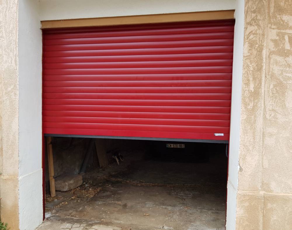 AzUR WINDOW TRETS- porte de garage enroulable rouge 3004.jpg